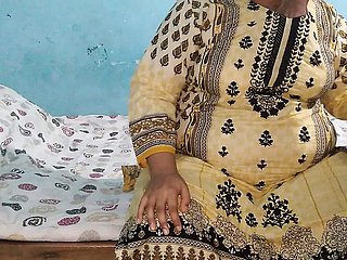 पड़ोसी लड़का पाकिस्तानी देसी हॉट आंटी की चुदाई - आरिया मिया (हिंदी कोडा क्यूडी)