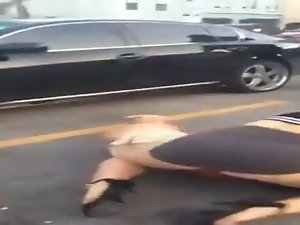 一对夫妇妓女战斗。